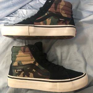 Vans Cammo Canvas Hi-Top Youth Sz 3.5 Men’s Sz 3.5 as well. 721454